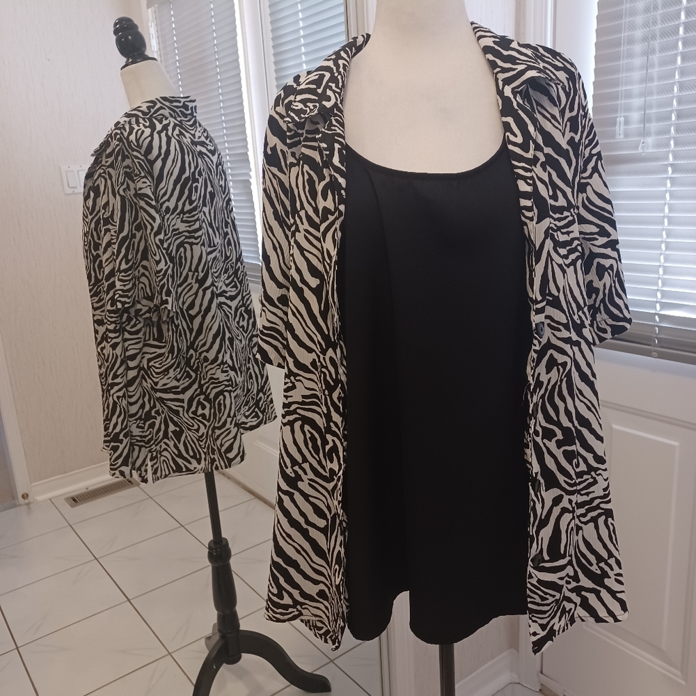 4/$40 Black & White Top - Size 3X (US20)